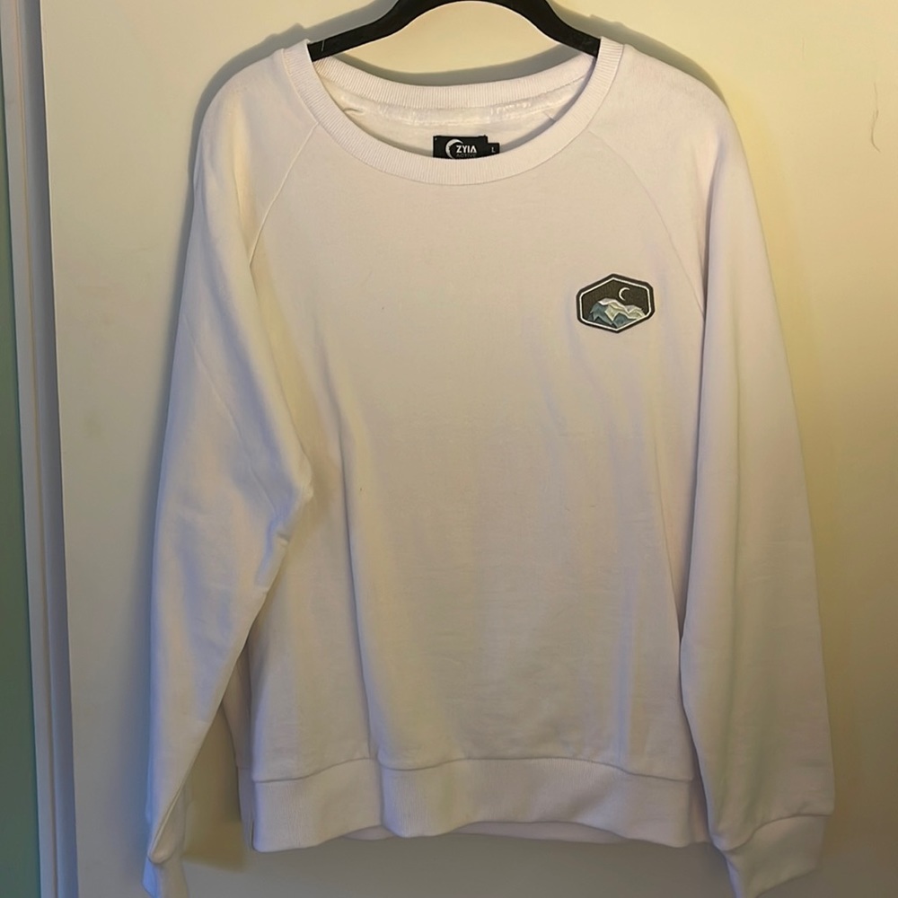 ZYIA crew neck NWOT